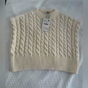 Zara woman’s cable cropped vneck sweater vest